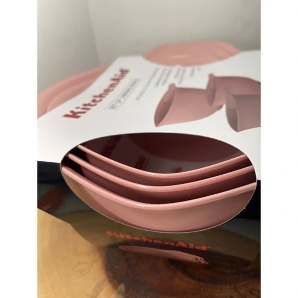 KitchenAid Mixing Bowls 3PC. Pink 2.5/3.5/4.5 Qt Sizes Non-Slip Base& Pour Spout